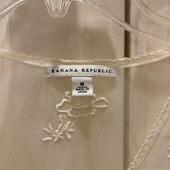 Banana Republic Size Medium cream sheer button up blouse - Picture 3 of 6